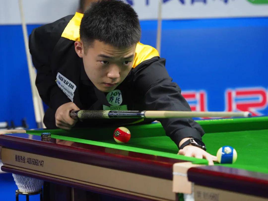 现出对游泳 现出对游泳